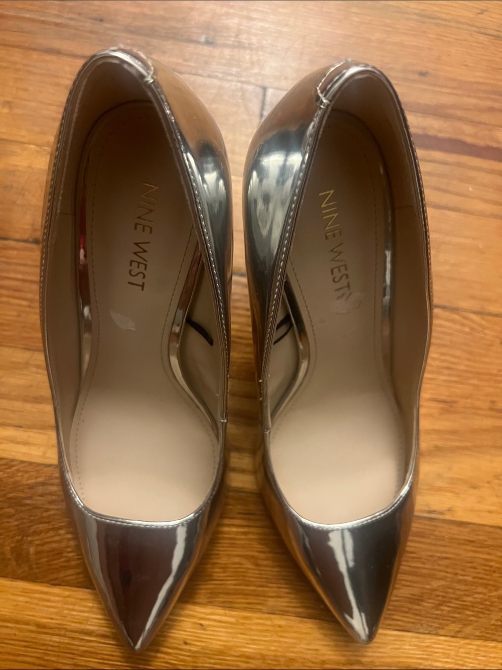 Nine West Silver Metallic Pointed Toe High Heel Pumps – Size 7W